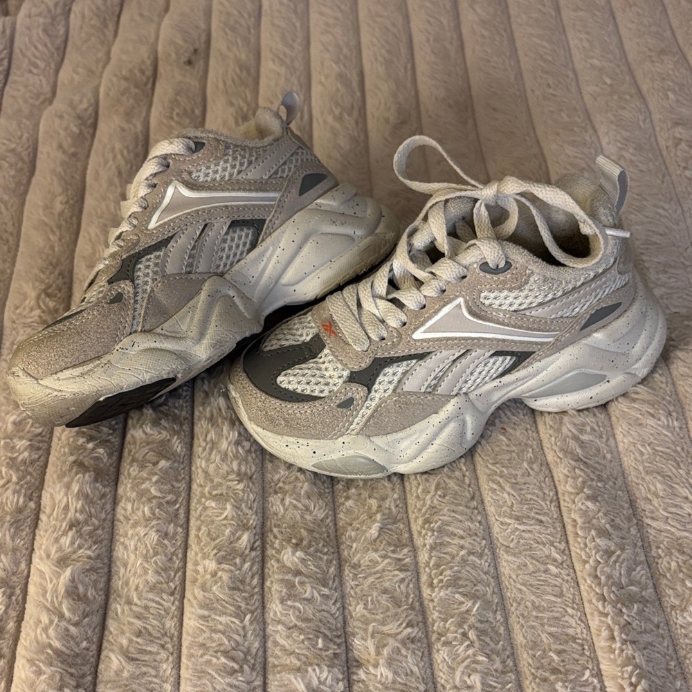 Reebok Kids Sneakers in Gray and White